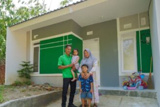 Driver Gojek asal Semarang, Jawa Tengah, Soni Yuliawan, 35, sejak menikah bermimpi memiliki rumah sendiri bersama istrinya. Kini impiannya terwujud telah memiliki unit rumah dari program KPR Subsidi yang diberikan Bank BTN. Foto: Ist