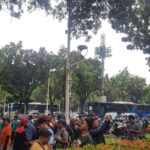 Aksi demo buruh di depan gedung Balaikota, Jakarta Pusat.(foto sofian/ipol.id).