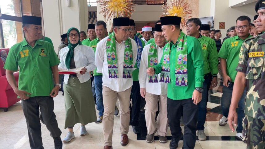 Ketua DPW PPP DKI Jakarta, Saiful Rachmat Dasuki (kanan) bersama cagub Ridwan Kamil.(Foto dok pribadi)