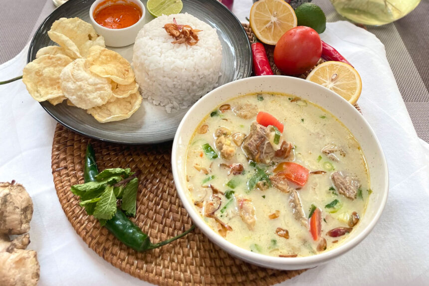 Soto Betawi. (dok. Swiss-Belinn Airport Jakarta)