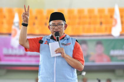 Plh Presiden PKS Ahmad Heryawan menghadiri Temu Akbar Kader PKS se Banten di Kabupaten Tangerang, Banten. Foto: Donny/PKSFoto