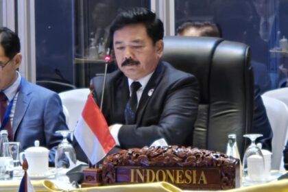 Menteri Koordinator Bidang Politik Hukum dan Keamanan (Menko Polhukam) RI, Hadi Tjahjanto menyoroti peningkatan kasus Tindak Pidana Perdagangan Orang (TPPO) di kawasan Asia Tenggara, terutama terkait korban TPPO yang dipaksa melakukan penipuan online, Vientiane, Laos, Rabu, (9/10/2024). Foto: Humas Kemmenko Polhukam RI.