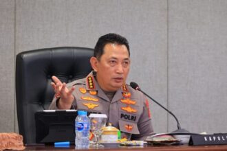 Kapolri Jenderal Listyo Sigit saat video conference dengan jajaran Polda dan Polres terkait judol dan narkoba. Foto: Polri