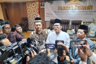 Ketua Majelis Ulama Indonesia (MUI) Bidang Dakwah dan Ukhuwah KH Cholil Nafis saat doorstop media. (dok. mui.or.id)