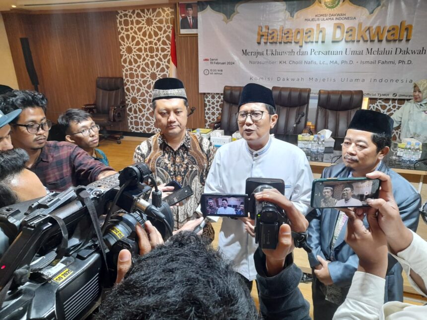 Ketua Majelis Ulama Indonesia (MUI) Bidang Dakwah dan Ukhuwah KH Cholil Nafis saat doorstop media. (dok. mui.or.id)