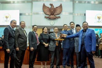 Ketua DPR RI Dr. (H.C) Puan Maharani menetapkan pimpinan Komisi I DPR RI periode 2024-2029, dalam rapat perdana Komisi I DPR RI di Gedung Nusantara I DPR RI, Senayan, Jakarta, Selasa (22/10/2024). Foto :