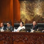 Ketua DPR RI Puan Maharani saat memimpin Sidang Paripurna di Gedung Nusantara II, Senayan, Jakarta, Selasa (15/10/2024). Foto: