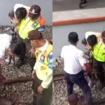 Aksi heroik Security KRL gagalkan aksi remaja percobaan bunuh diri di Stasiun Depok Baru. Foto: IG, @info_jabodetabek (tangkap layar)