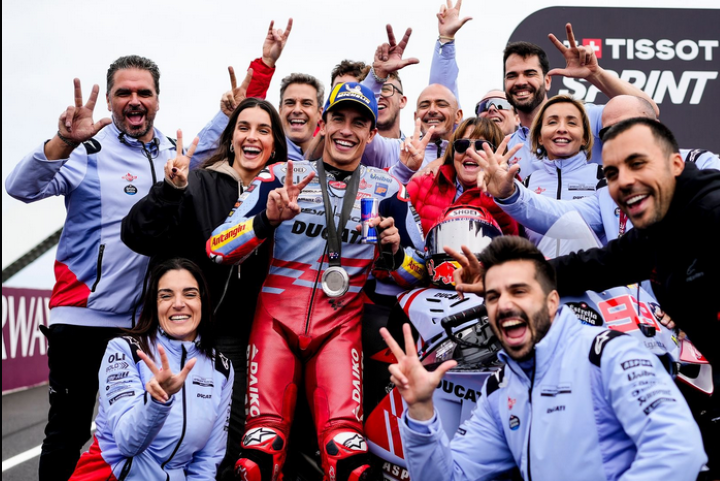 Marc Marquez sukses mengalahkan Jorge Martin dan Francesco 'Pecco' Bagnaia di MotoGP Australia 2024. Foto: X Marc Márquez