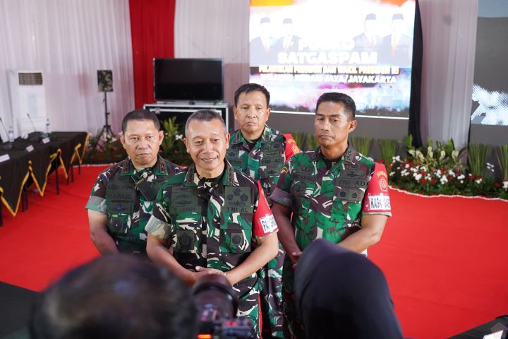 Panglima Komando Gabungan Terpadu Pengamanan (Pangkogabpadpam) VVIP Laksdya TNI Rachmad Jayadi, saat memberikan keterangan pers kepada wartawan. Foto: Puspen TNI