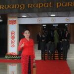 Anggota DPR periode 2024-2029, Rieke Diah Pitaloka sesaat jelang pelantikan Anggota DPR Periode 2024-2029 di Kompleks Parlemen, Senayan, Jakarta, Selasa (1/10/2024). Foto: