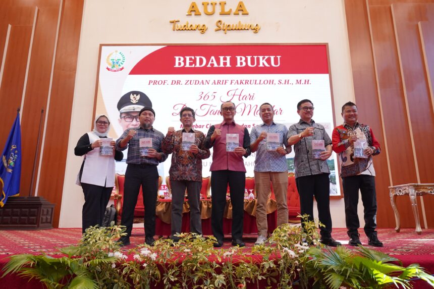 Bedah buku yang dihadiri Pj Gub Sulsel yang digelar di Kampus Unhas Makassar. Foto: dok humas