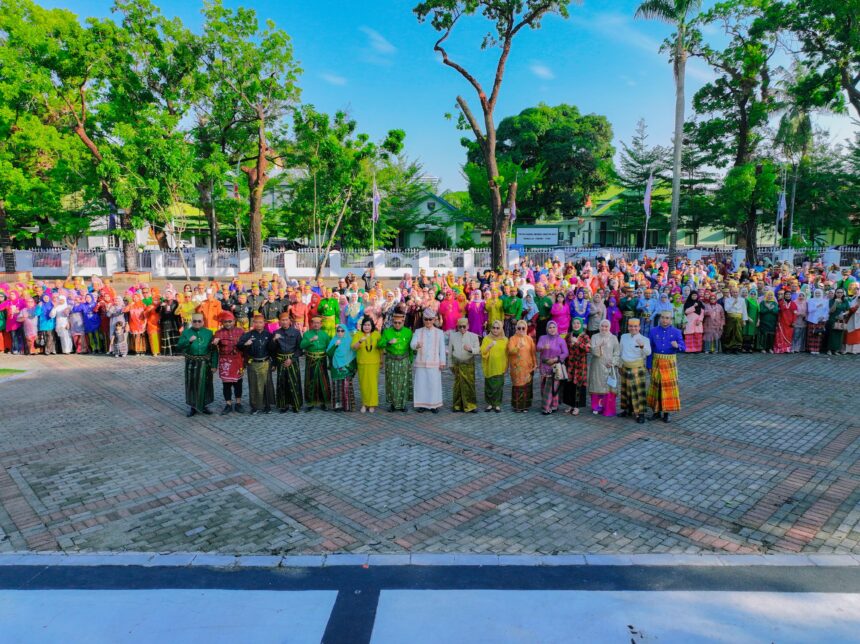 Ragam baju tradisoonal Sulsel warnai perayaan hari Sumpah Pemuda di rumah jabatan Gub Sulsel, Makassar. Foto: dok humas