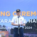 Wali Kota Jakarta Timur, M. Anwar, dalam kegiatan meresmikan penggunaan akses jalan tembus Gerbang Abisvara Kota Harapan Indah, Kelurahan Cakung Timur, Kecamatan Cakung, pada Rabu (30/10/2024). Foto: dok humas