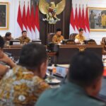 Presiden Prabowo Subianto dan Wakil Presiden Gibran Rakabuming Raka memimpin Sidang Kabinet Paripurna (SKP) perdana di Ruang Sidang Kabinet, Jakarta (23/10/2024) sore. Foto: Humas Setkab/Rahmat