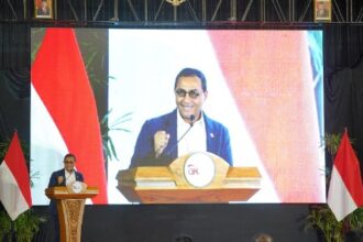 Kepala Eksekutif Pengawas Inovasi Teknologi Sektor Keuangan, Aset Keuangan Digital, dan Aset Kripto (IAKD) OJK Hasan Fawzi pada kuliah umum yang bertajuk “Peran Inovasi Teknologi Sektor Keuangan (ITSK) dalam Membuka Peluang dan Tantangannya bagi Gen Z di Universitas Islam Makassar, Sulawesi Selatan, Jumat (18/10/2024). Foto: Dok OJK