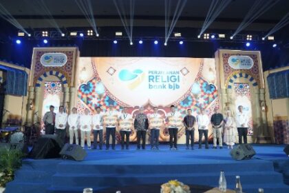 bjb Perjalanan Religi Tahun 2024, sebuah inisiatif bank bjb untuk menyampaikan rasa terima kasih kepada ASN yang telah setia memberikan kepercayaannya. Foto: bjb