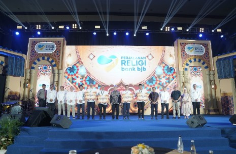 bjb Perjalanan Religi Tahun 2024, sebuah inisiatif bank bjb untuk menyampaikan rasa terima kasih kepada ASN yang telah setia memberikan kepercayaannya. Foto: bjb