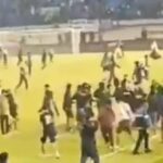 Kericuhan suporter usai laga Persib vs Persija. Foto: Tangkapan layar