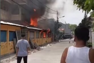 Kebakaran landa sekolah dasar di Cempaka Baru. Foto: Ist