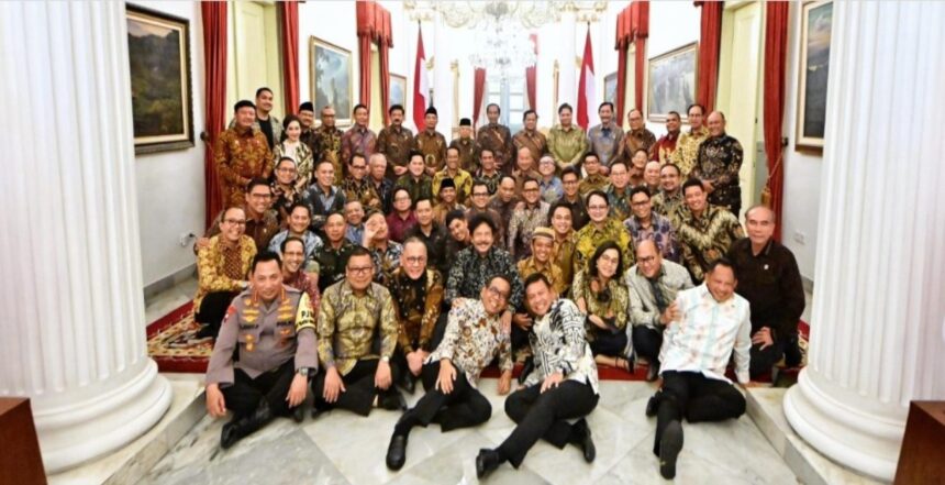 Presiden Joko Widodo menggelar jamuan santap siang bersama seluruh jajaran kabinet Indonesia Maju di Istana Negara, Jakarta, Jumat, 18 Oktober 2024. Foto: BPMI Setpres