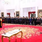 Presiden Prabowo Subianto menyaksikan pengucapan sumpah Sunarto sebagai Ketua Mahkamah Agung (MA). Pengucapan sumpah tersebut digelar di Istana Negara, Jakarta, pada Selasa, 22 Oktober 2024. Foto: BPMI Setpres/