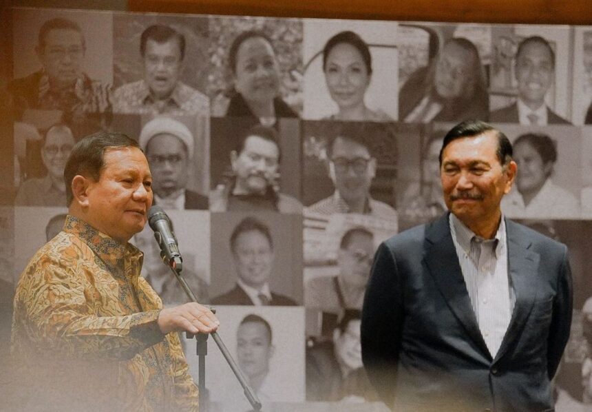 Presiden Prabowo Subianto bersama Luhut Binsar Pandjaitan. Foto: Instagram @luhut.pandjaitan