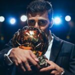 Rodri menerima penghargaan Ballon d'Or pada upacara penghargaan Ballon d'Or France Football 2024 di Theatre du Chatelet di Paris pada 28 Oktober 2024. Foto: Instagram @mancity