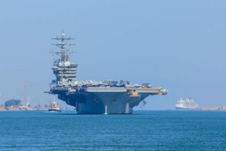 Kapal Induk USS Dwight D Eisenhower Carrier Strike Group yang beroperasi di Laut Merah. Foto: US Navy