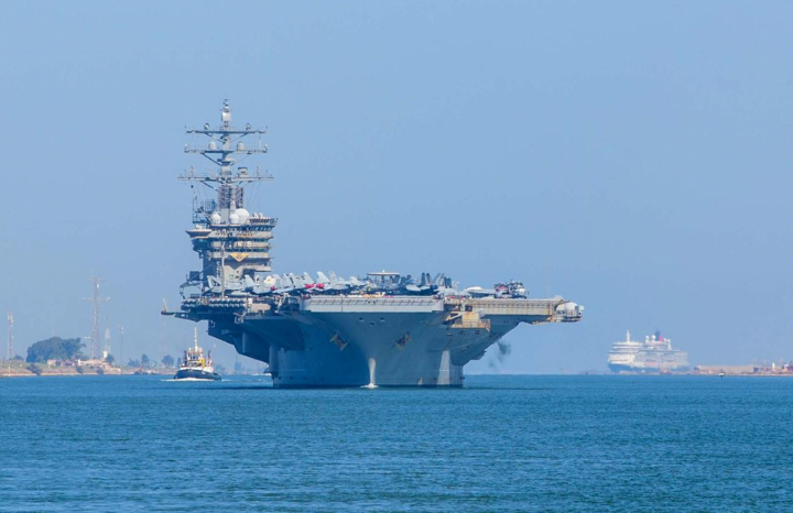 Kapal Induk USS Dwight D Eisenhower Carrier Strike Group yang beroperasi di Laut Merah. Foto: US Navy