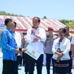 Presiden Joko Widodo (Jokowi) mengunjungi SMK Negeri 1 Kalabahi, Kabupaten Alor, Provinsi Nusa Tenggara Timur (NTT), pada Kamis, (03/10/2024). Foto: BPMI Setpres