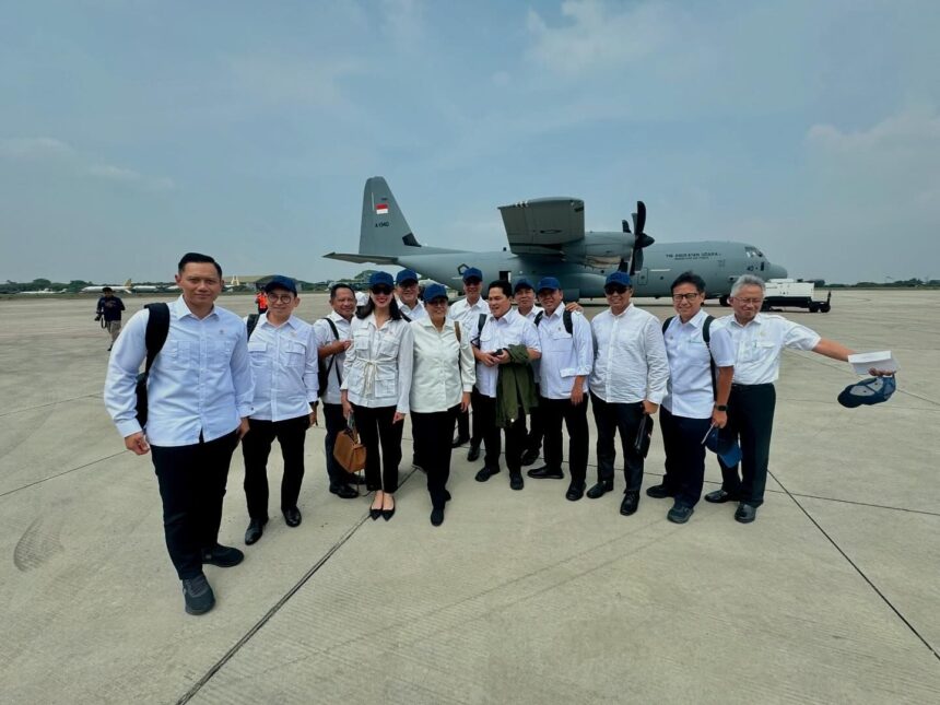 Para menteri kabinet merah putih diangkut menggunakan pesawat Hercules TNI AU ke Magelang. Foto: dok humas