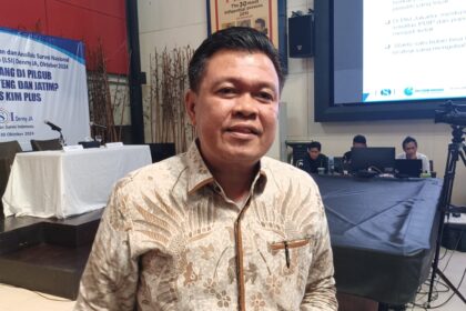 Peneliti senior LSI Denny JA, Sunarto usai memaparkan temuan dan analisis Survei Nasional bertajuk Siapa Menang Pilgub Jakarta, Jateng dan Jatim? PDIP Vs KIM Plus di Jakarta, pada Rabu (30/10/2024). Foto: Joesvicar Iqbal/ipol.id