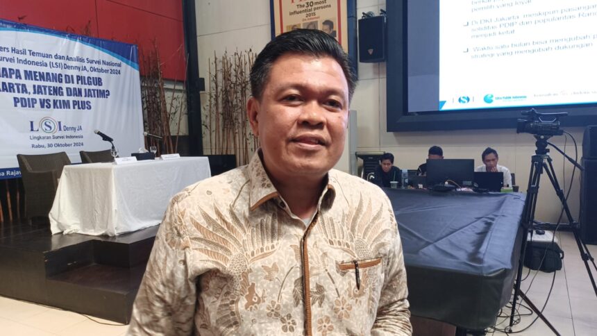 Peneliti senior LSI Denny JA, Sunarto usai memaparkan temuan dan analisis Survei Nasional bertajuk Siapa Menang Pilgub Jakarta, Jateng dan Jatim? PDIP Vs KIM Plus di Jakarta, pada Rabu (30/10/2024). Foto: Joesvicar Iqbal/ipol.id