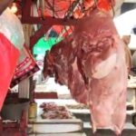 Daging sapi segar mengandung protein dijajakan pedagang pasar tradisional dan modern di Jakarta. Foto: Joesvicar Iqbal/dok/ipol.id