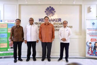 Menteri Koordinator Bidang Perekonomian sekaligus Menteri Ketenagakerjaan (Menaker) Ad interim, Airlangga Hartarto, akan segera menempati pos barunya di Kemnaker. Foto: Kemnaker