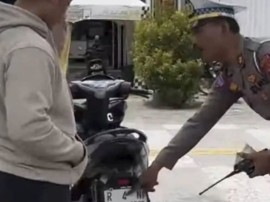 Polisi hentikan pria di Yogyakarta karena pasang plat motor dengan nama pacar. Foto: Instagram @mygigsmedia