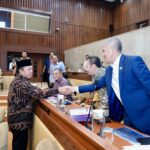 Menteri ATR/BPN Nusron Wahid saat raker perdana bersama Komisi II DPR RI. Foto: dok humas