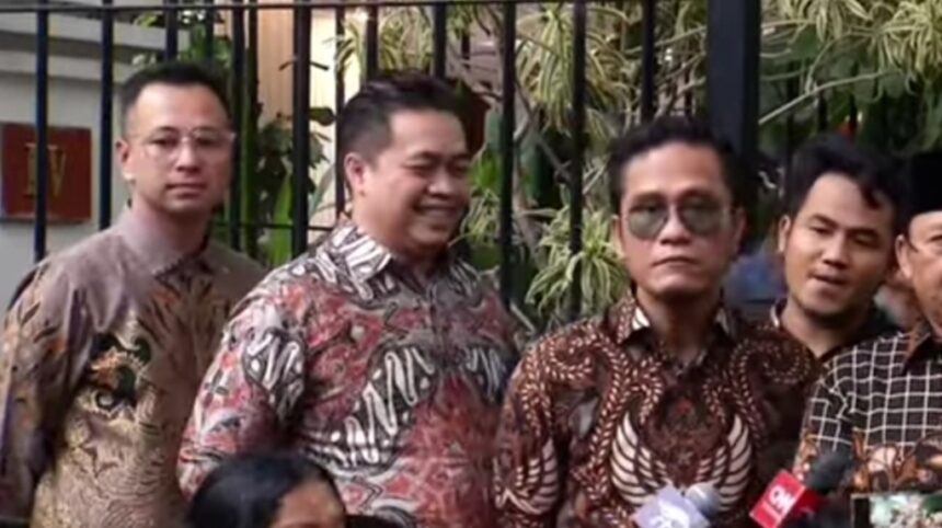 Artis dan presenter, Raffi Ahmad usai menemui presiden terpilih Prabowo Subianto.(Foto