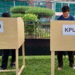 Simulasi) pencoblosan di bilik suara pada Pemilihan Umum (Pemilu) digelar Komisi Pemilihan Umum (KPU) di 2024. Foto: Dok/ipol.id