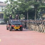 Pelepasan personel Brimob ke Papua dipimpin langsung oleh Kapolda Banten, Irjen Suyudi Ario Seto, di Mapolda Banten, Kamis (10/10/2024). Foto: Polri