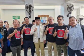 Komunitas Batak Marbisuk saat bertemu cagub Ridwan Kamil.(Foto dok pribadi)