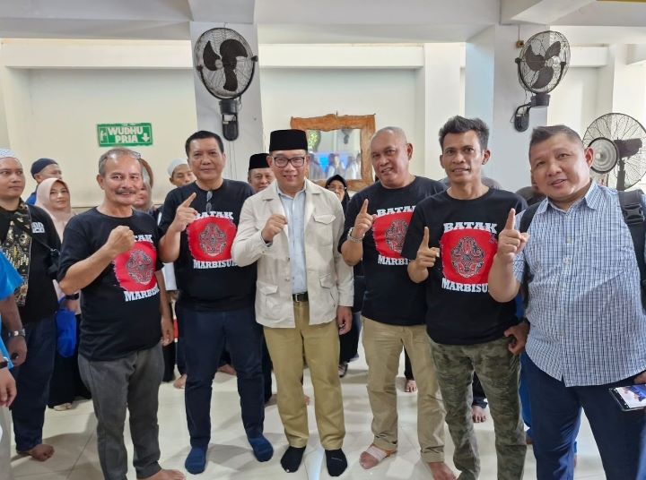 Komunitas Batak Marbisuk saat bertemu cagub Ridwan Kamil.(Foto dok pribadi)