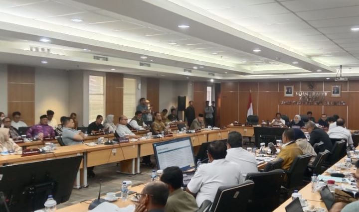 Anggota DPRD DKI saat melakukan rapat di gedung DPRD DKI, Jakarta Pusat.(Foto Sofian/ipol.id)