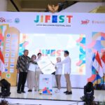 acara Puncak Bulan Inklusi Keuangan (BIK) 2024 melalui kegiatan Jatim Inclusion Festival (JIFest) 2024 yang diselenggarakan di Atrium Tunjungan Plaza 3, Surabaya, Minggu (13/10).