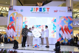 acara Puncak Bulan Inklusi Keuangan (BIK) 2024 melalui kegiatan Jatim Inclusion Festival (JIFest) 2024 yang diselenggarakan di Atrium Tunjungan Plaza 3, Surabaya, Minggu (13/10).