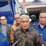 Kepala Badan Narkotika Nasional Republik Indonesia (BNN RI), Komjen Marthinus Hukom (kemeja batik hitam cokelat bermotif) dan jajaran BNN RI dalam memberikan keterangan terkait peredaran narkoba pada awak media beberapa waktu lalu. Foto: Joesvicar Iqbal/dok/ipol.id