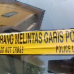 Dilarang melintasi garis police line yang terpasang di tempat kejadian perkara (TKP). Foto: Joesvicar Iqbal/dok/ipol.id