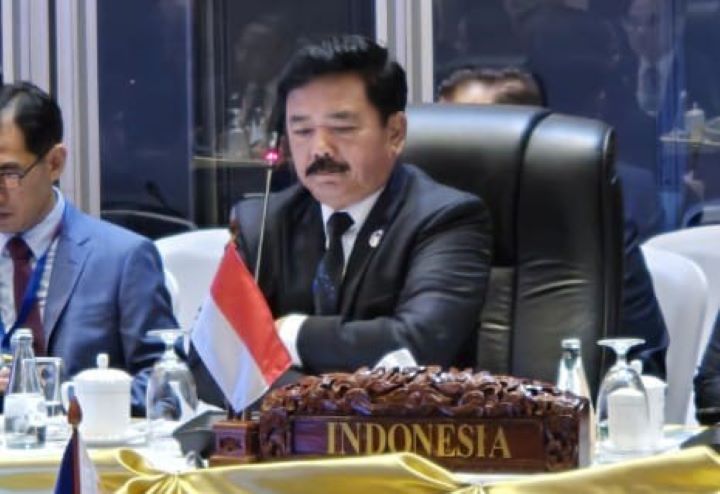 Menko Polhukam Hadi Tjahjanto saat memimpin Delegasi Indonesia pada ApSC ke-28 di Vientiane bersama Menteri Luar Negeri RI Retno Marsudi, Selasa (8/10/2024). Foto: Humas Kemenko Polhukam