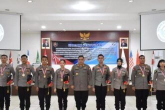 Tampak para anggota Polri yang membangun aplikasi Polisi Jago Bahasa. Foto: polri